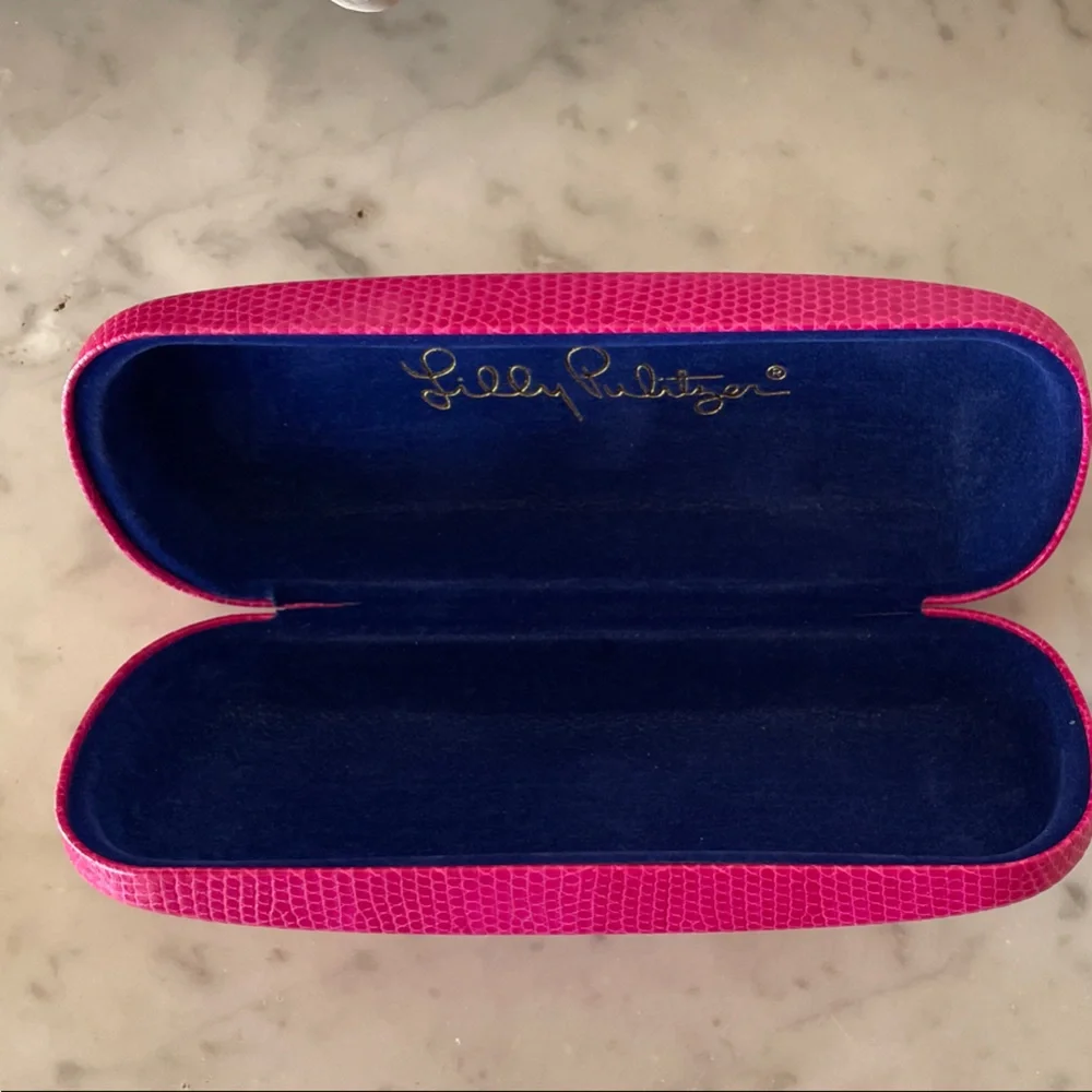 LILLY PULITZER Fuchsia Embossed Hard Eyeglass Clamshell Case